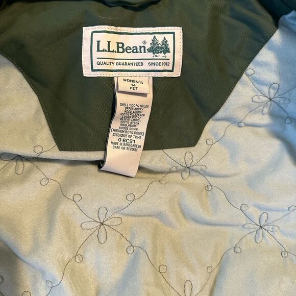 L.L bean women down jacket size M - Picture 5 of 5